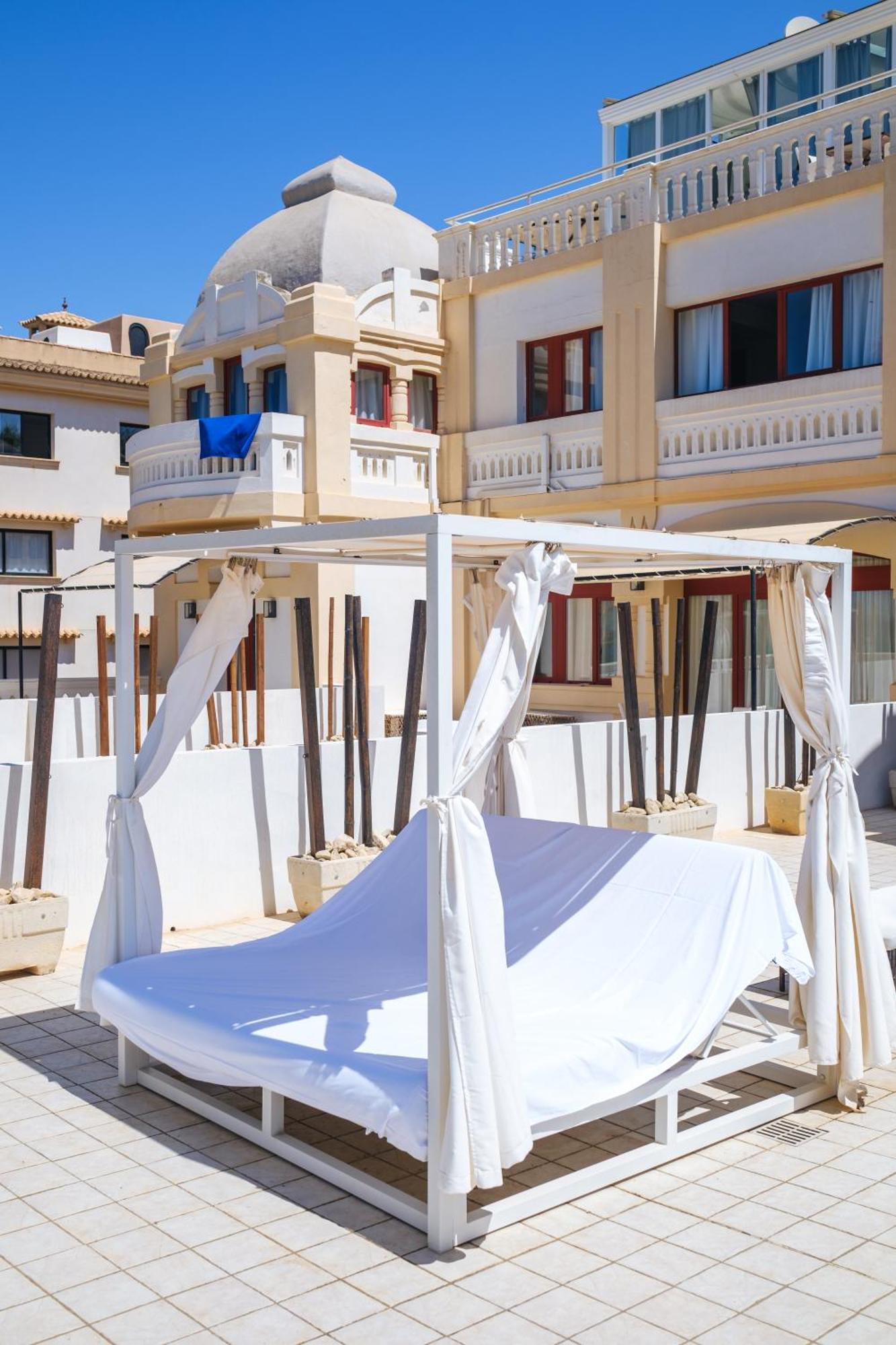 Ciutat Jardi Hotell 4*